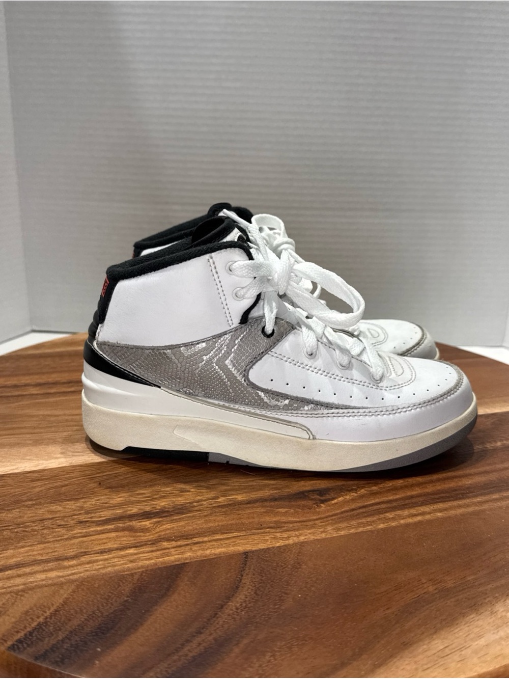 Nike Jordan 2 Retro Python White Fire Red Black Sail DQ8562-102 Boys Size 2Y